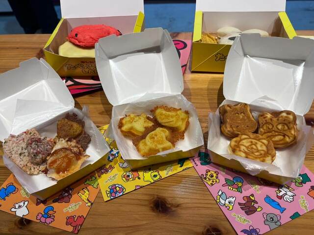 カステラや焼きおにぎりなどの軽食も