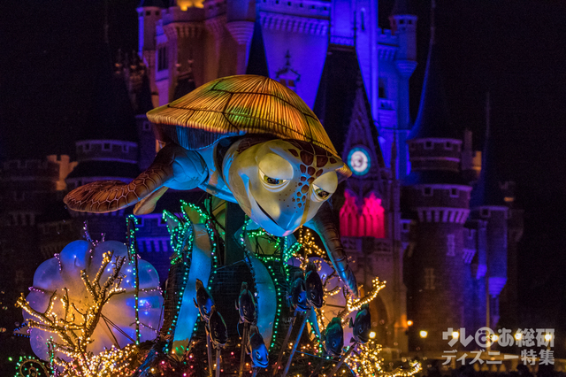 クリスマスバージョン「東京ディズニーランド・エレクトリカルパレード・ドリームライツ」（2016年）｜東京ディズニーランド「クリスマス・ファンタジー」