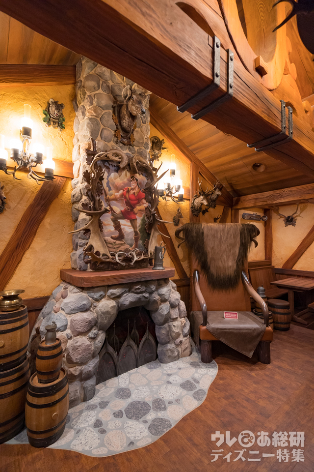 東京ディズニーランド 美女と野獣 レストラン「ラ・タベルヌ・ド・ガストン」ダイニングエリア 撮影/YOSHI