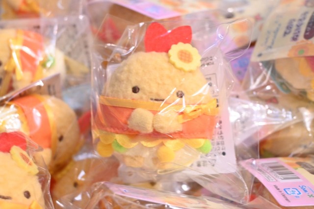 【ゴッホ展　家族がつないだ画家の夢】サンエックスコラボレーション「てのりぬいぐるみ すみっコぐらし えびふらいのしっぽ」1,760円