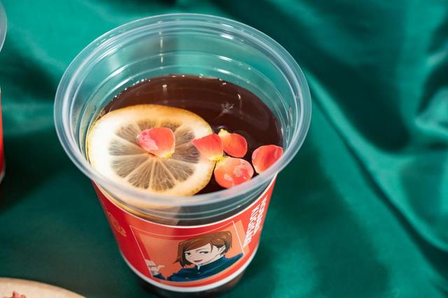 釘崎 野薔薇のローズレモンティー｜ユニバーサル・スタジオ・ジャパン「呪術廻戦」スペシャルメニュー