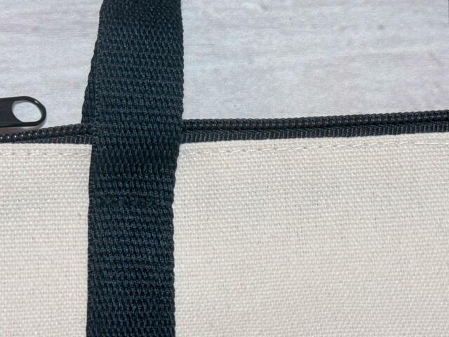 アイボリー×ブラックのバイカラーがおしゃれ