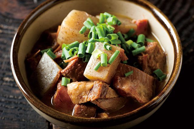 うまい肉「名店の逸品」／たん焼 忍（四谷）　どて煮　700円