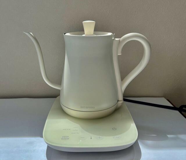 【アイリスオーヤマドリップケトル 温度調節付 IKE-C601T-CW】土台に合わせてもおしゃれ