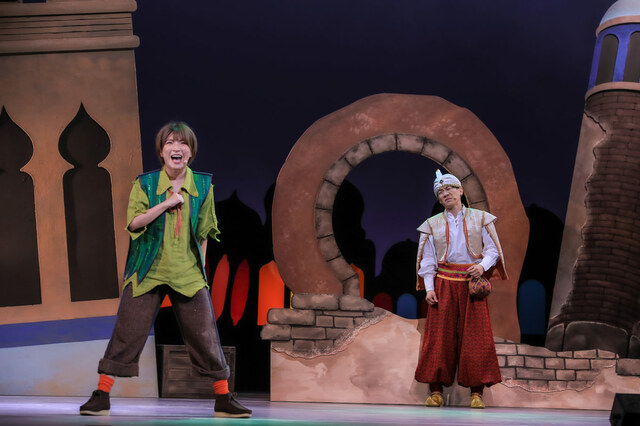 公演の模様【世界迷作劇場 2023〜24】撮影:吉田実希