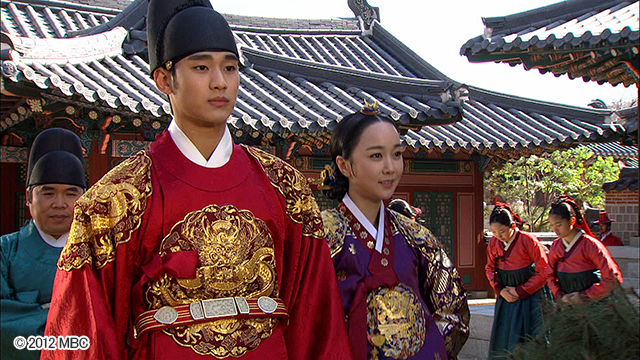 『太陽を抱く月』　© 2012 MBC