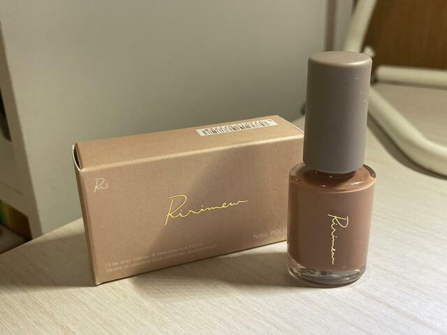 【Ririmew（リリミュウ）】ネイルポリッシュ「LITTLE LITTLE PINK」 高級感のあるパッケージとオレンジブラウンが秋らしい