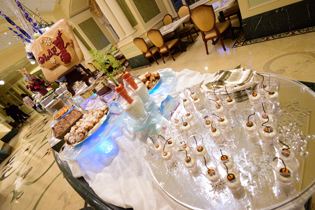 「アナとエルサのフローズンファンタジー」スペシャルブッフェ ©Disney