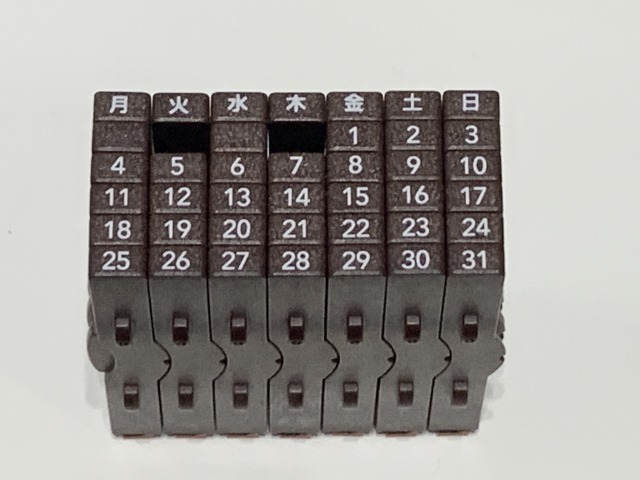 ミニカレンダーのハンコは日付などが変えられる