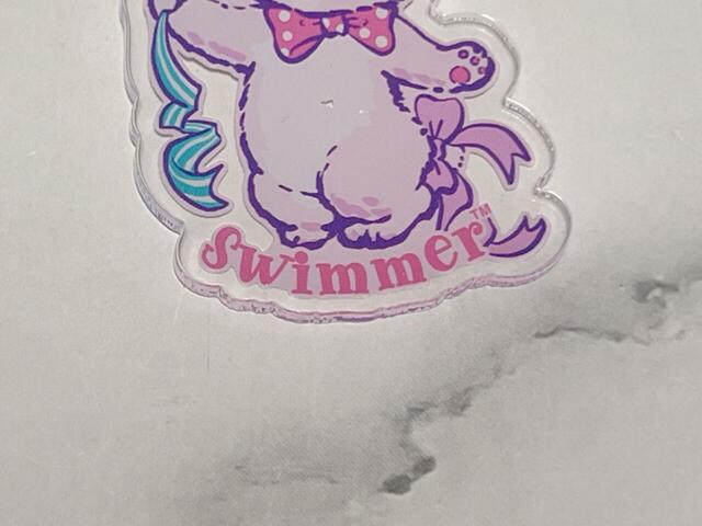 リバニーの足元には「Swimmer」のロゴ入り♪