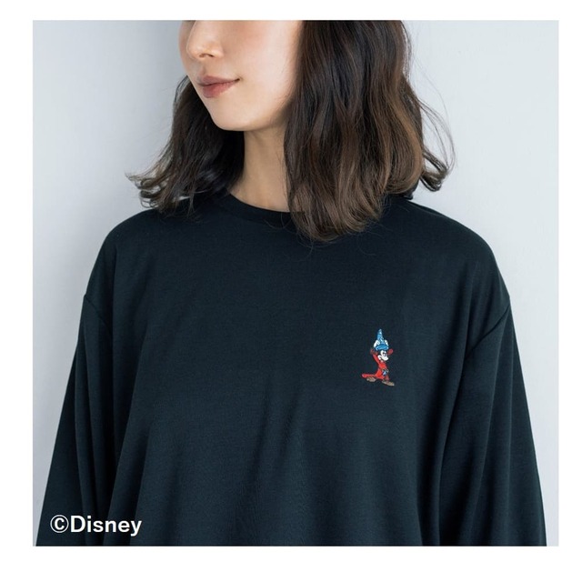 【『Disney FANTASIA 疲労回復ウェアBOOK RecoveryproLab.プレミアム[一般医療機器]』（宝島社）】「魔法使いの弟子」に扮したミッキーマウスを刺繍で表現