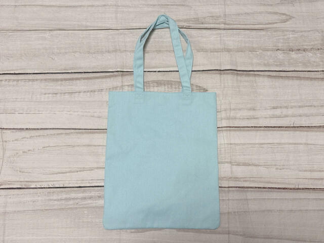 バックは装飾がないシンプルなデザイン