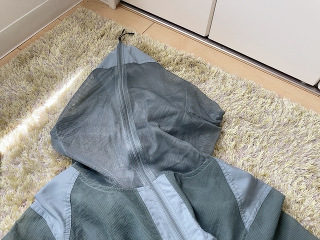 【ワークマン エアロガードステルスジャケット】ファスナーを全部閉めれば蜂駆除の業者さんのように徹底防備できます