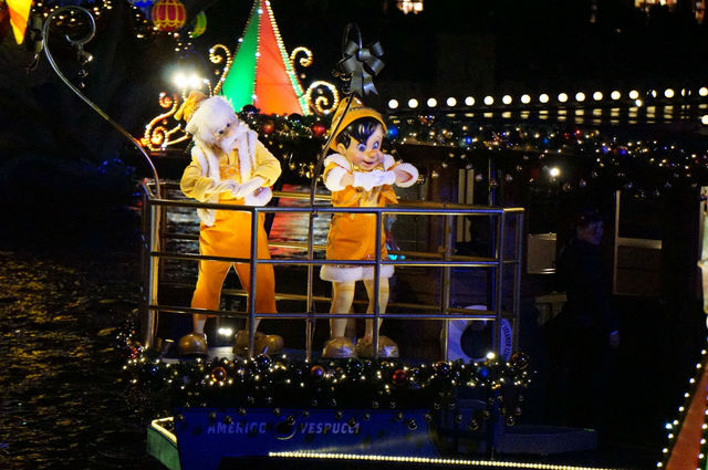 カラー・オブ・クリスマス　ピノキオとゼペット