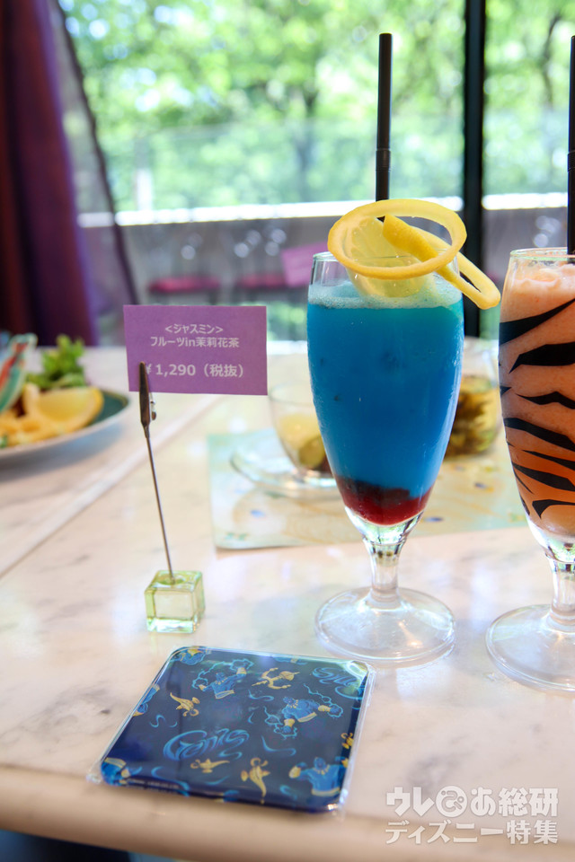 <ジーニー>ヨーグルトスムージー¥ 750(税抜)|コースター付き : ¥ 1,690(税抜)