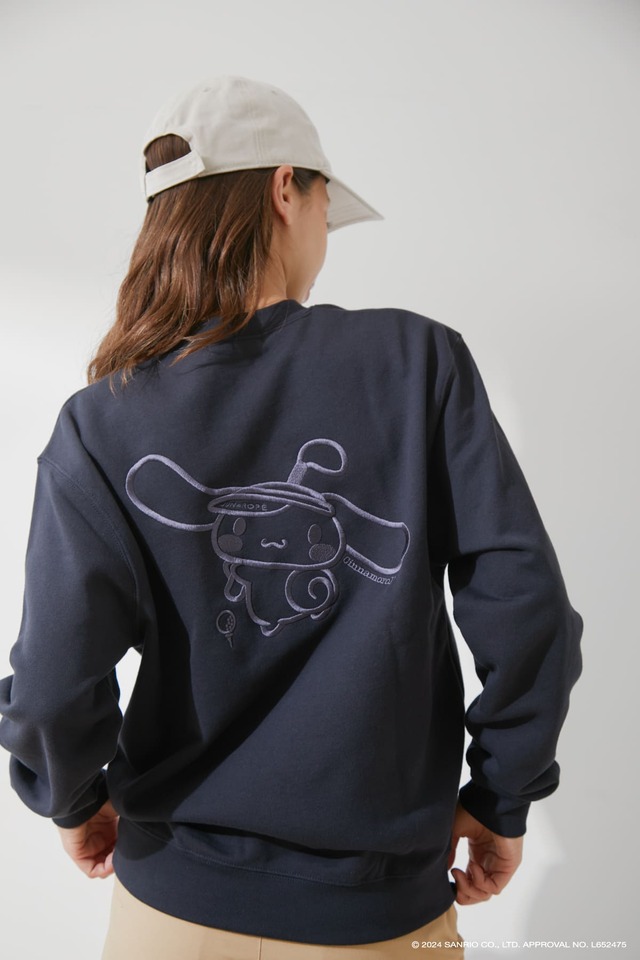 【JUN＆ROPÉ×シナモロール】WEB限定！背中に同色で刺繍が入った裏毛のトレーナー