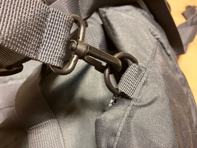 【『MonoMax 2026年10月号』（宝島社）】手持ちと肩掛けの2WAYで使えるので、そのときの荷物量やシーンに合わせて持ち方を変えられます
