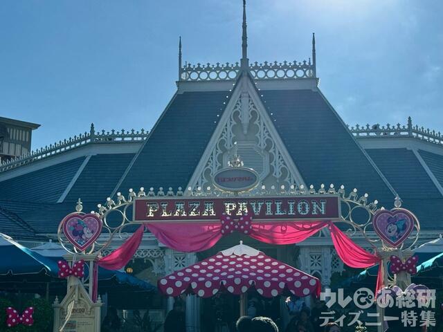 プラザパビリオン・レストラン　“ミニーのファンダーランド”仕様の外装