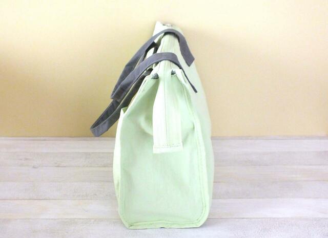 【カルディ春のコーヒーバッグ】ファスナー付きなので中身が見えてしまうことがないのもGood