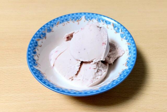 【ハーゲンダッツ ジャパン　ハーゲンダッツ ストロベリー　473ml　598円】イチゴ本来の風味を活かした贅沢な味わい