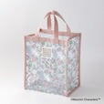 【ムーミン×紀ノ国屋】「ムーミンクリア」2,750円（約タテ26cm/ヨコ20cm/マチ15cm）／花や果実のモチーフの中にキャラクターをあしらったフルーツガーデンピンク
