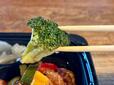 【ガスト　彩り野菜の黒酢から揚げ弁当】ブロッコリーはみずみずしさを残しながらもしっかり火が通っており、ほどよい食感
