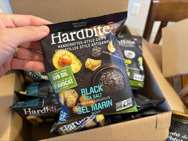 【コストコ　ハードバイト アボカドオイル ポテトチップス 3種バラエティーボックス】王道の塩味ブラックシーソルトはシンプルで奥深い味わい◎