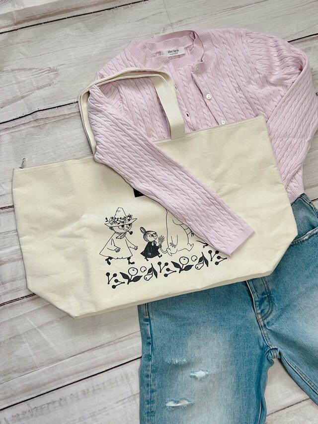 春らしいピンクのニット＆デニムスタイルに合わせてもGood！