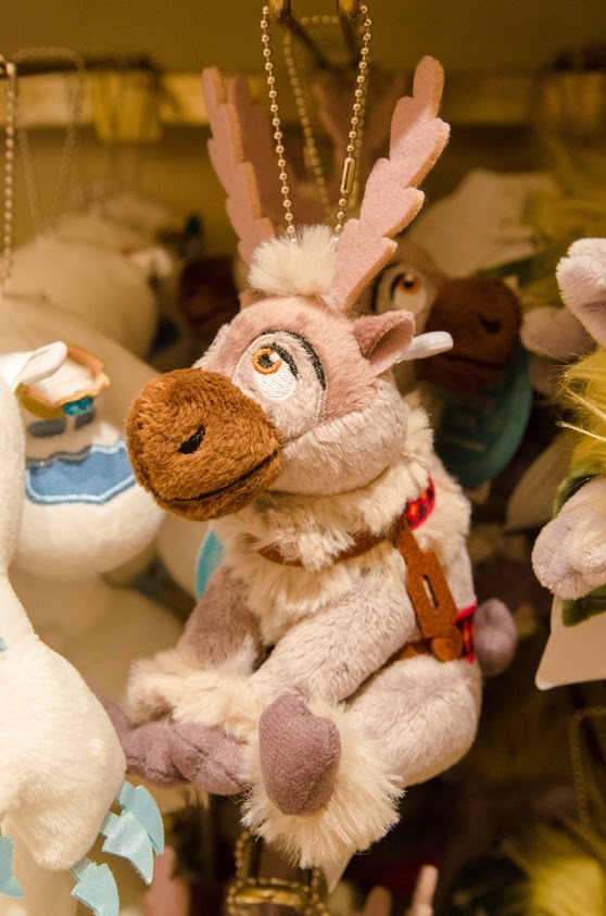 クリストフの相棒のトナカイ、スヴェンのぬいぐるみバッチ