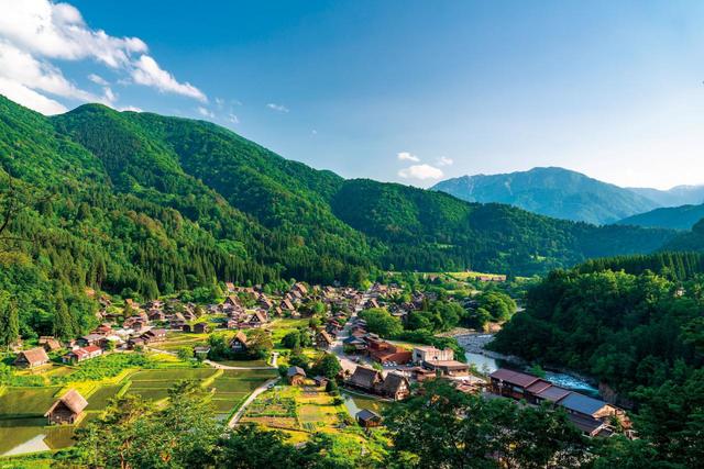 初夏の白川郷【白川村】　画像：PIXTA