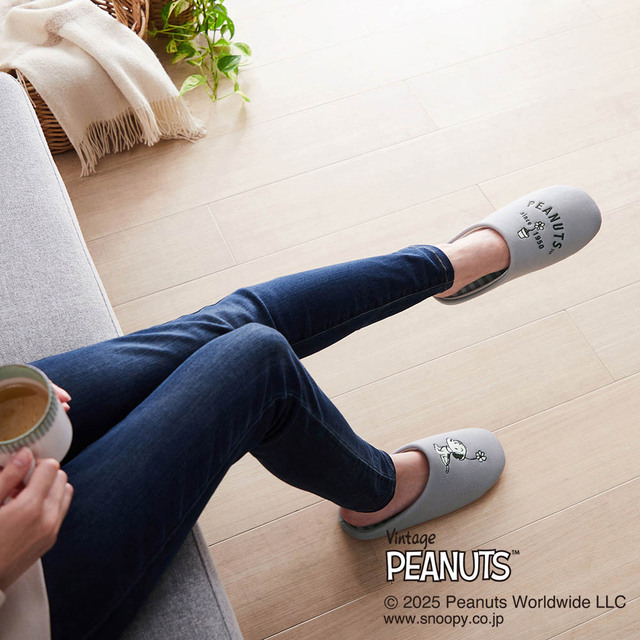 刺繍がかわいいルームスリッパ 「スヌーピー」｜￥1,890（税込）