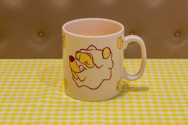 ホットティー 690円｜「くまのプーさん」FUNNY & HUNNY OH MY CAFE