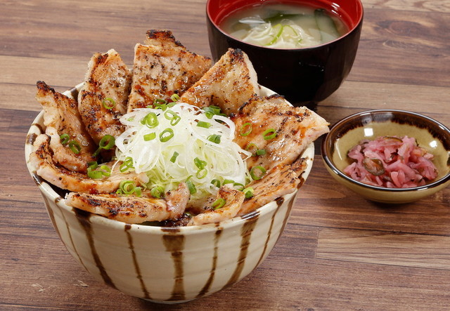 関越道 ドラマチックエリア上里上り　溶岩焼きロース豚丼