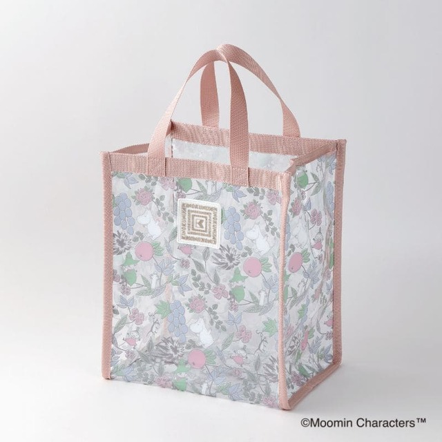 【ムーミン×紀ノ国屋】「ムーミンクリア」2,750円（約タテ26cm/ヨコ20cm/マチ15cm）／花や果実のモチーフの中にキャラクターをあしらったフルーツガーデンピンク