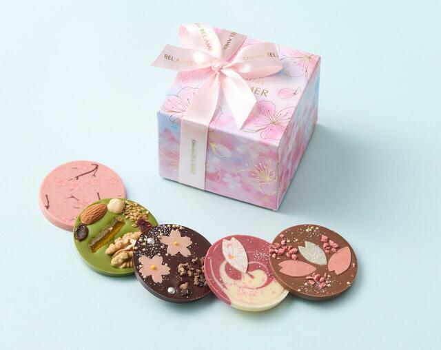 「ベルアメール」桜パレショコラ(5枚入り)2,160円 ◎地下1階 洋菓子売場【阪急うめだ本店のホワイトデー】