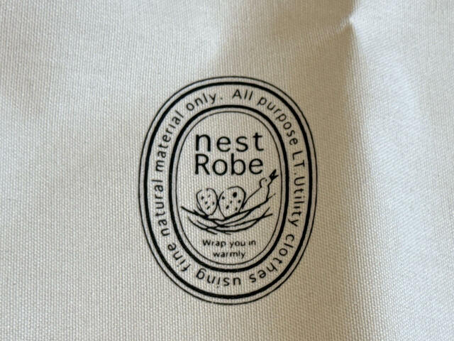 前面にはかすれた風合いのロゴがプリントされておりおしゃれ！