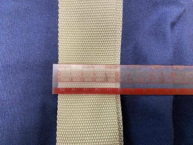 【ユニクロ　ドローストリングバッグ】ショルダーストラップは幅5cmと太め。肩にかけても負担になりにくいです♪