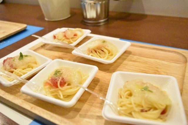 真琴が魔女おばさんに届けた桃がパスタに