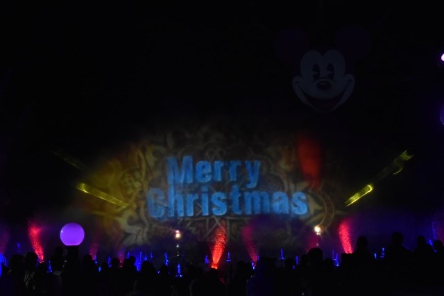 World of Colorの2本立てをこのホリデーシーズンでは鑑賞出来ます