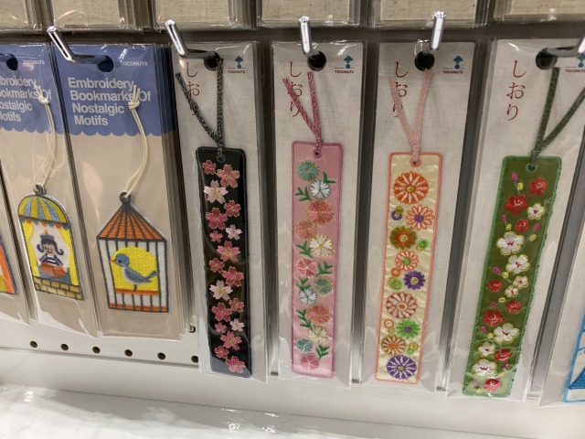 刺繍のしおりも種類豊富!
