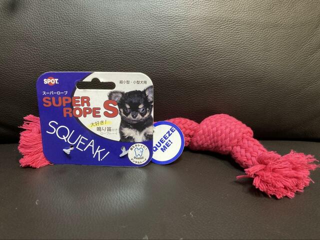 【こいぬすてっぷ プラッツ スーパーロープ(S)】ロープの繊維で歯をブラッシングできるから一石二鳥！