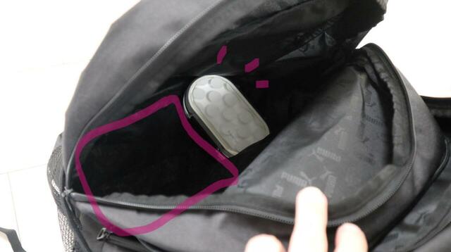 【PUMA　Buzz バックパック】PC対応でないほうの荷室の底は、お弁当箱を縦方向に1つ入れても、追加で2～3つ入れられそうなサイズ感でした