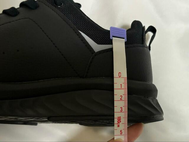 【ワークマン　ハイバウンスウォーク】かかとの部分は約3.5cmです