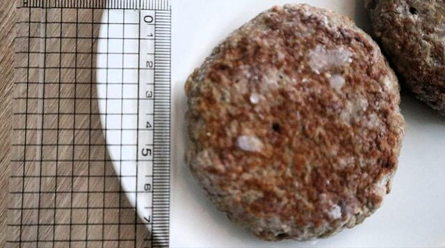 【ローソンストア100  ハンバーグ（2個入）】コロッケ同様7cm超え、1個約65gなので、お弁当に「あと1品ほしい」というときに最適。食事のメインにするなら2個でも。