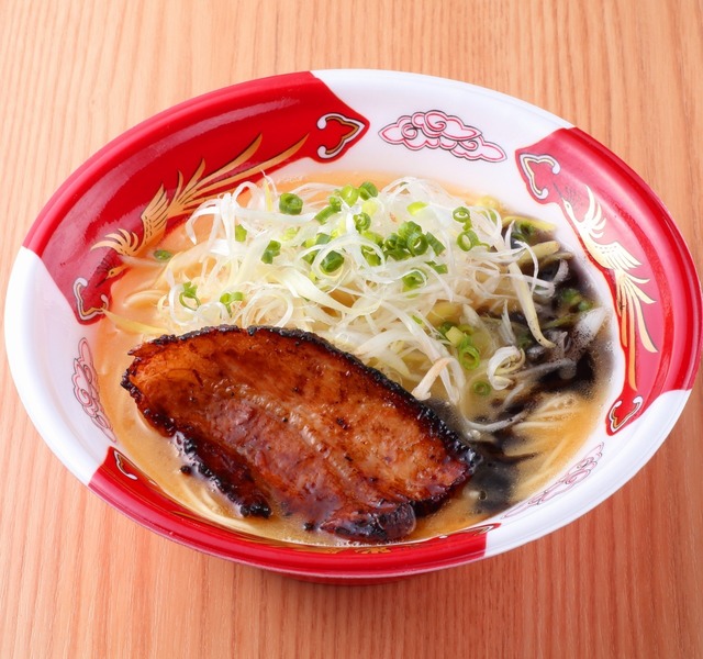 ふくや 「厚切り炭火焼きチャーシュー豚骨」