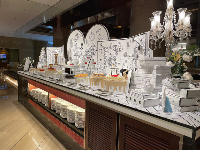 【ヒルトン東京 絵本の国のアリス スイーツビュッフェ】