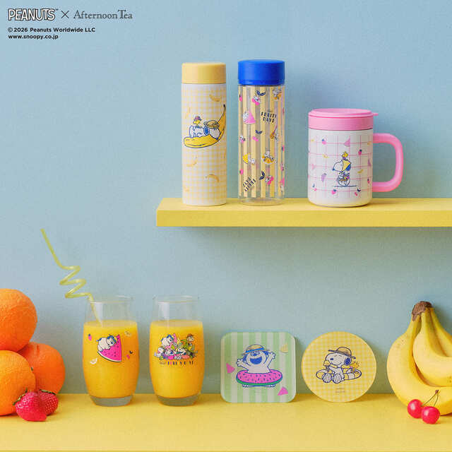【PEANUTS×Afternoon Tea】ステンレスボトル ¥4,180、クリアボトル ¥1,980、タンブラー ¥4,180、グラス 各¥2,200、アクリルコースター 各¥880/みずみずしいフルーツモチーフのドリンクドアイテムが大集合