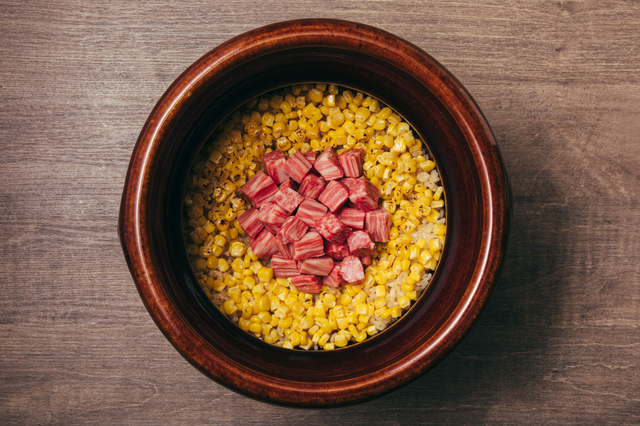 ヒレミニョンとトウモロコシの土鍋ご飯