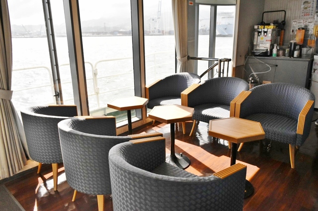 １人でも利用しやすいカフェ風の席もあり