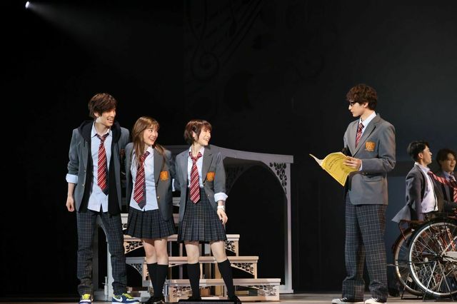 ミュージカル『四月は君の嘘』ゲネプロより 左から)水田航生、生田絵梨花、唯月ふうか、小関裕太